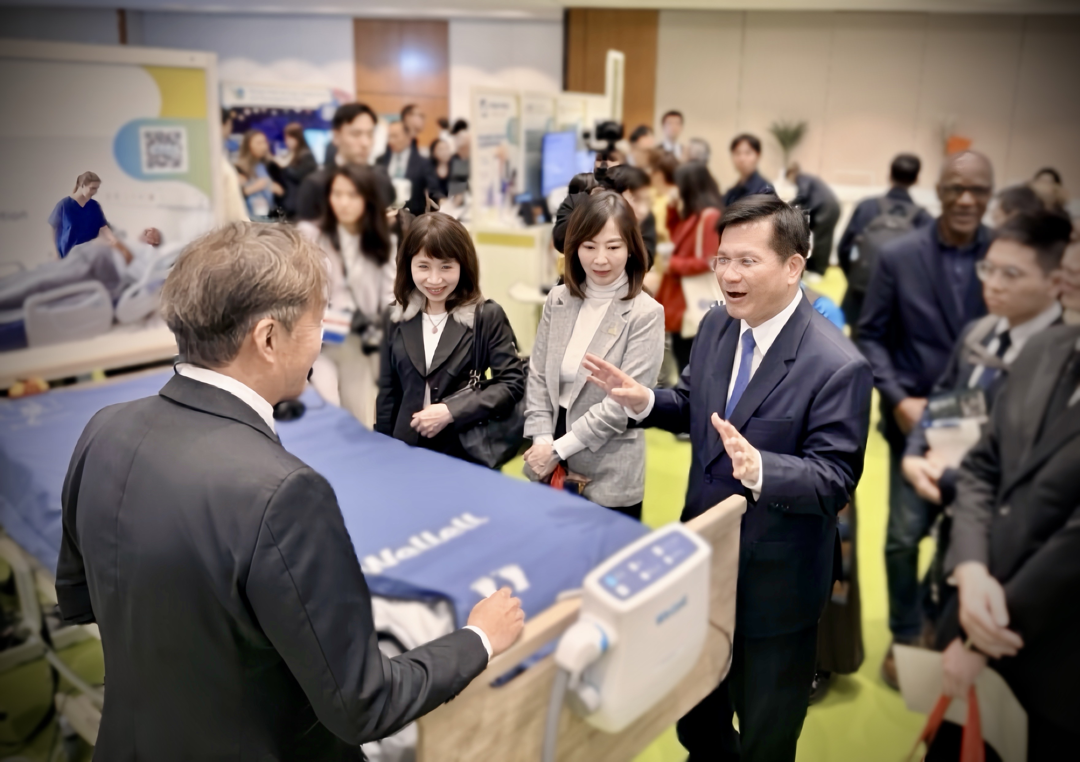 Wellell Showcases Advanced Care Solutions in Geneva, Welcoming Visit from Taiwan’s Foreign Minister.
